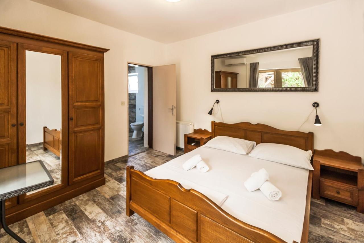 Apartments & Rooms Strcic Petra Krk Town Luaran gambar