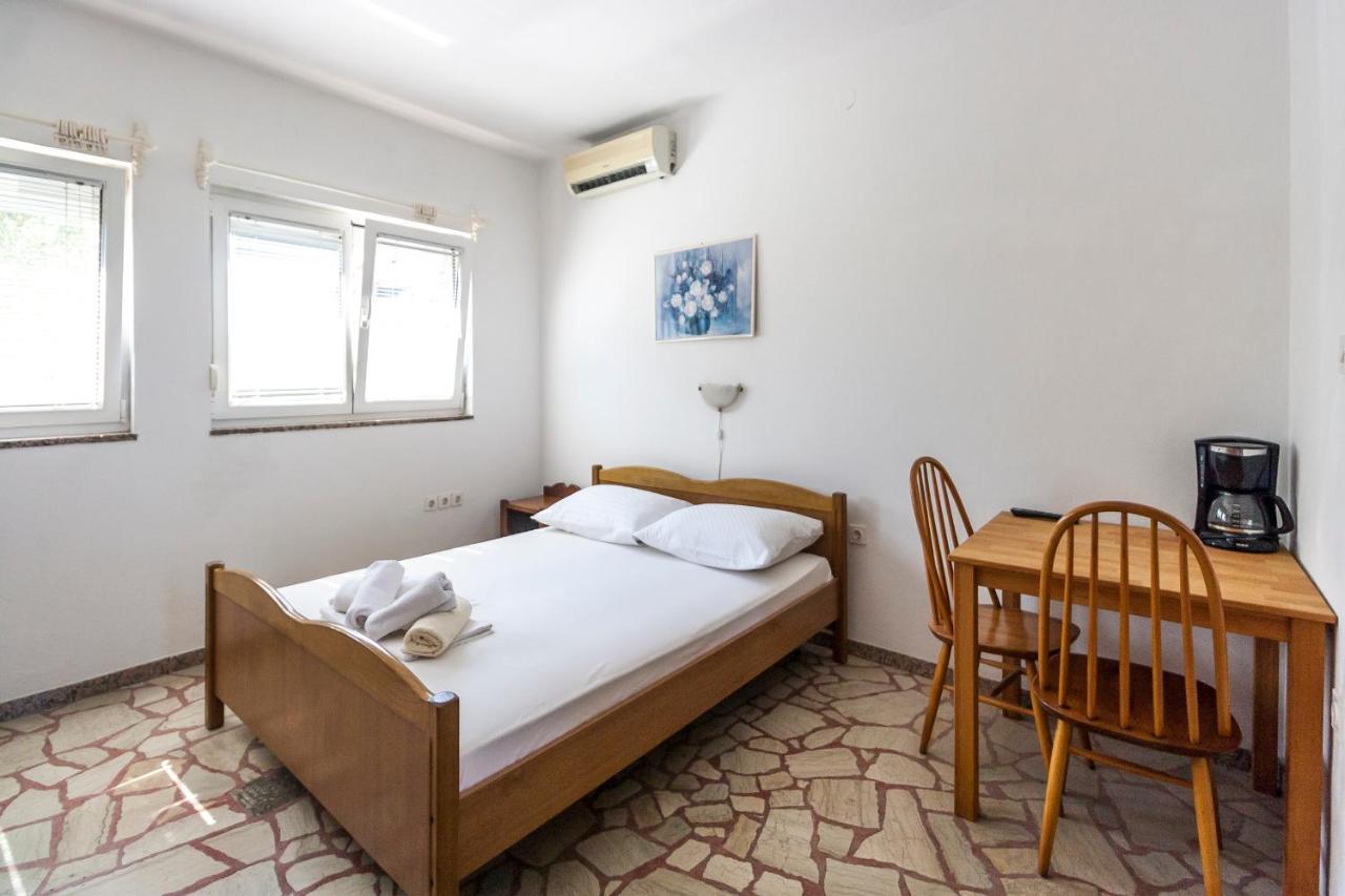 Apartments & Rooms Strcic Petra Krk Town Luaran gambar