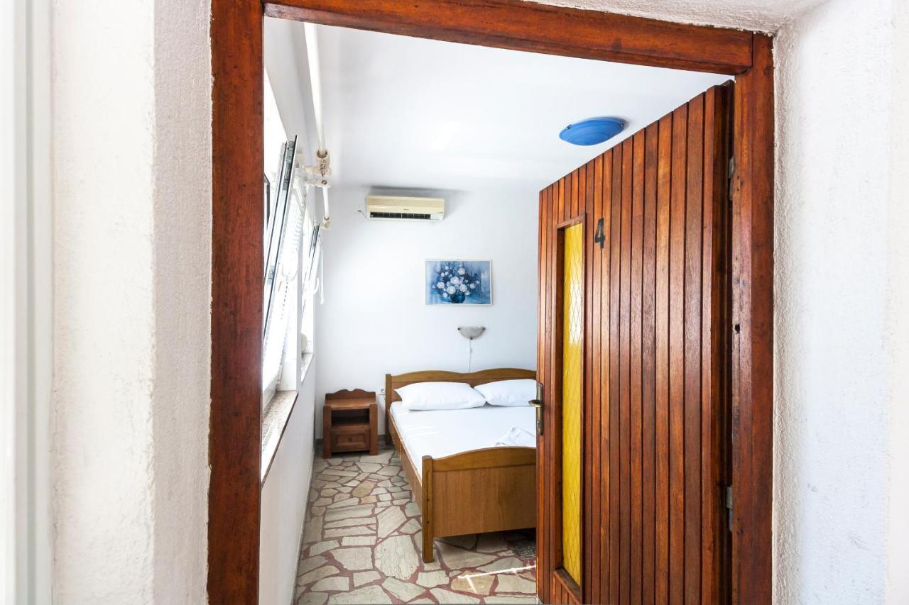 Apartments & Rooms Strcic Petra Krk Town Luaran gambar