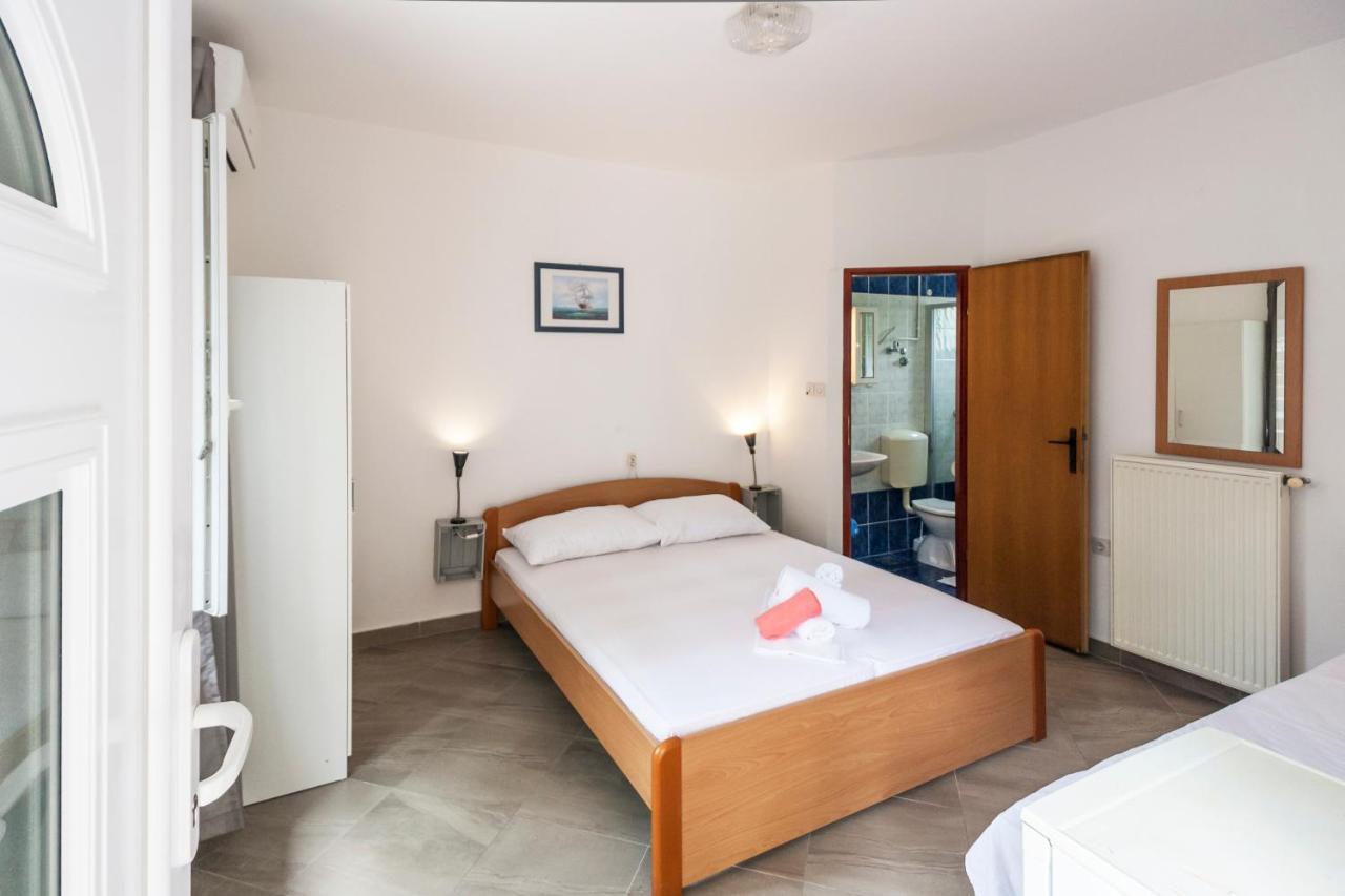 Apartments & Rooms Strcic Petra Krk Town Luaran gambar